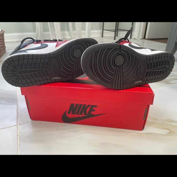 Air Jordan 1 NEW AUTHENTIC RETRO HIGH OG ‘SATIN RED WOMEN SZ 5 - Picture 10 of 10